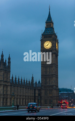 Elizabeth Tower su un inverno mattina, Londra, Inghilterra, Regno Unito. Foto Stock