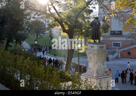 Coda per visitare il museo del Prado di Madrid in Spagna Foto Stock