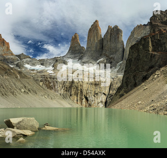 Una tarda mattinata shot delle torri a Torres Del Paine, Cile Foto Stock