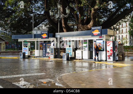 Città interna stazione di benzina, Spagna Foto Stock