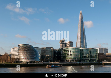 Municipio di Londra (GLA edificio) e il grattacielo Shard, England, Regno Unito Foto Stock