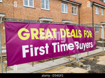 Ottimo affare per gli acquirenti prima volta banner sul nuovo alloggiamento dello sviluppo in Billingham vicino a Stockton on Tees, North East England, Regno Unito Foto Stock