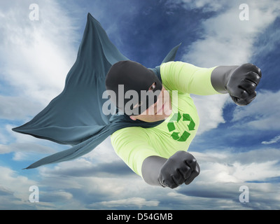 Eco-friendly supereroe verde volare in aria Foto Stock