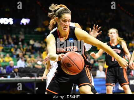 Marzo 24, 2013 - Waco, TX, Stati Uniti - Marzo 24, 2013..Princeton guard Niveen Rasheed #24 durante il primo round di NCAA femminile di pallacanestro di torneo regionale al centro di Ferrell a Waco, TX. Florida Stato porta Princeton 31-19 al tempo di emisaturazione. Foto Stock