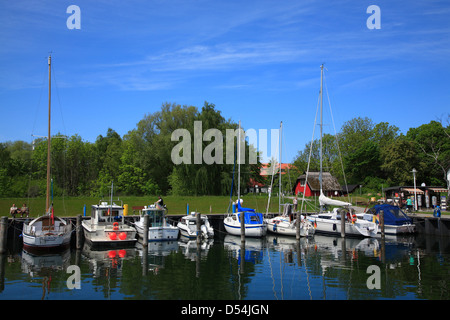 Isola di Hiddensee, KLoster, barche a vela a porto, Meclemburgo-Pomerania, Germania Foto Stock