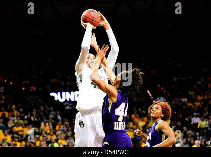 Marzo 24, 2013 - Waco, TX, Stati Uniti - Marzo 24, 2013..Baylor guard Brittney Griner #42 durante il primo round di NCAA femminile di pallacanestro di torneo regionale al centro di Ferrell a Waco, TX. Baylor sconfitta di prateria A&M 82-40 per avanzare al secondo turno. Foto Stock