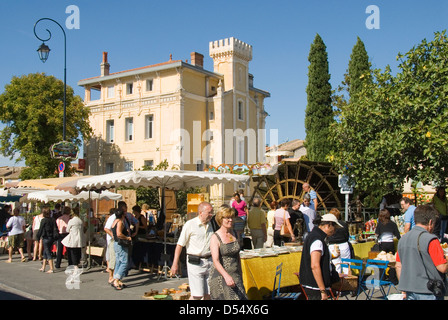 Mercato a l'Isle sur la Sorgue, Provenza, Francia Foto Stock