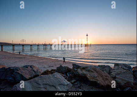 Tramonto a Adelaide la spiaggia di Brighton Foto Stock