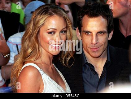 Ben Stiller (r) e Christine Taylor (l) alla speciale proiezione del film 'Dodgeball: un vero perdente Story" di Berlino. Foto Stock