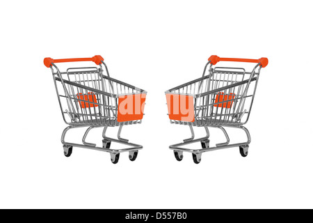Due carrelli di shopping osservando isolato su bianco Foto Stock