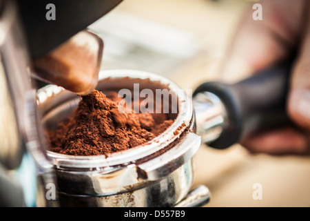Close up di motivi espresso in macchina Foto Stock