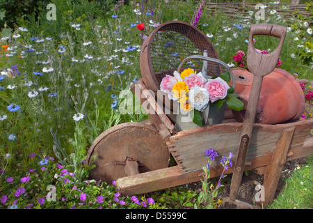 Old Fashion English Garden Cottage Agosto Foto Stock