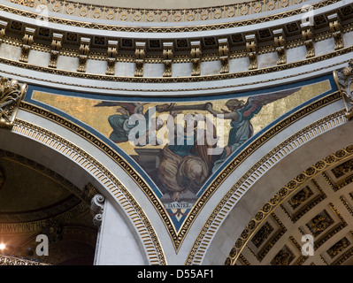 Saint Paul, Londra. Mosaici nei pennacchi tra gli archi nella traversata sotto la cupola. Profeta Daniele Foto Stock