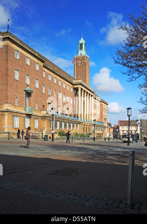 Una vista della parte anteriore del Municipio nel centro di Norwich, Norfolk, Inghilterra, Regno Unito. Foto Stock