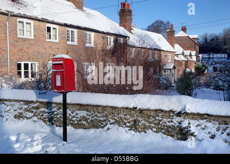 Antichi Cottages nel piccolo borgo di Ringsall in Hertfordshire Regno Unito Foto Stock