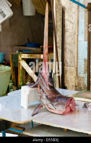 Pesce spada al tradizionale mercato di Palermo - Sicilia, Italia Foto Stock