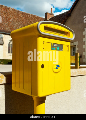 Nuovo stile di La Poste francese post box - Francia. Foto Stock