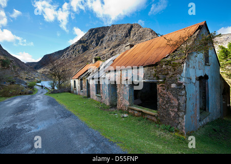 Costruzioni abbandonate nel gap di Dunloe, nella contea di Kerry, Irlanda Foto Stock