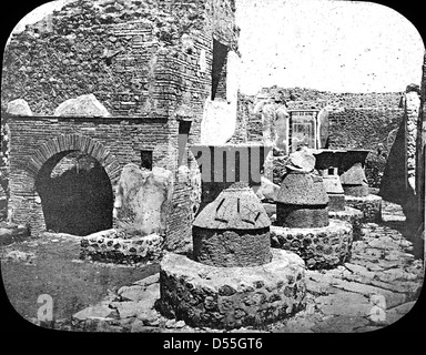 Pompei: dettagli in stucco. Bagni del Forum, Pompei. Foto Stock