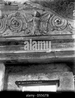 Pompei: dettagli in stucco. Bagni del Forum, Pompei. Foto Stock