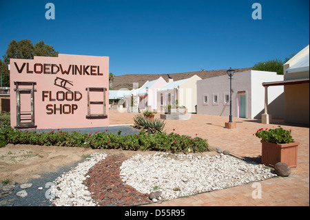 L'Alluvione negozio che vende prodotti realizzati da flood in legno Laingsburg nella regione di Karoo del Sud Africa famosa cittadina Foto Stock