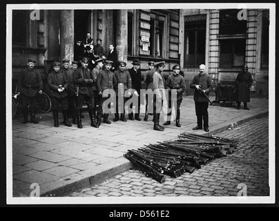 Il governo tedesco truppe raggiungere Dusseldorf e mettere giù il Spartacists Foto Stock