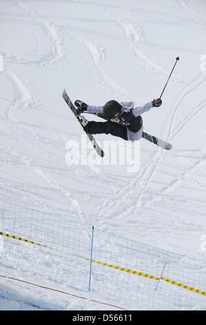 Sierra Nevada, Spagna. Xxv Marzo 2013. L'Ayana Onozuka (JPN), 25 marzo 2013 - Sci freestyle : Freestyle FIS World Cup donna Halfpipe in Sierra Nevada, Spagna. (Foto di Hiroyuki Sato/AFLO/Alamy Live News) Foto Stock