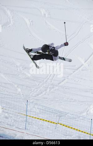 Sierra Nevada, Spagna. Xxv Marzo 2013. L'Ayana Onozuka (JPN), 25 marzo 2013 - Sci freestyle : Freestyle FIS World Cup donna Halfpipe in Sierra Nevada, Spagna. (Foto di Hiroyuki Sato/AFLO/Alamy Live News) Foto Stock