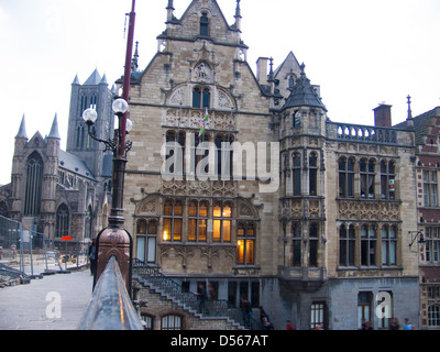 Lakenhalle da st.michael'sbridge al tramonto, Gand, Belgio Foto Stock