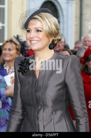 La principessa Maxima assiste il matrimonio chiesa di Annemarie Gualthérie van Weezel e il Principe Carlos de Bourbon de Parme a Abdij Ter Kameren (La Cambre Abbey) a Bruxelles, Belgio, 20 novembre 2010. Foto: Albert Nieboer Foto Stock