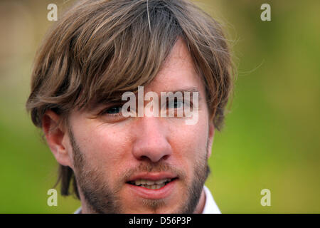 Tedesco di Formula Uno test driver Nick Heidfeld della Mercedes GP raffigurata nel paddock del Circuito Internazionale del Bahrain sul circuito di Sakhir, 13 marzo 2010. Foto: Jens Buettner Foto Stock