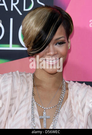 Cantante Rihanna arriva a Nickelodeon il XXIII Incontro annuale Kids' Choice Awards tenutosi presso la UCLA Pauley Pavilion di Los Angeles, Stati Uniti d'America, 27 marzo 2010. Kids' le scelte migliori in televisione, film, musica e sport sono state rivelate tramite vincitori' scatole che conteneva tutto da un animale vivo, di una mano umana, uomo gonfiabile e naturalmente il fango. Foto: Hubert Boesl Foto Stock