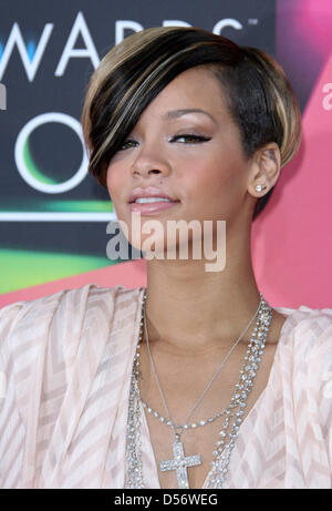 Cantante Rihanna arriva a Nickelodeon il XXIII Incontro annuale Kids' Choice Awards tenutosi presso la UCLA Pauley Pavilion di Los Angeles, Stati Uniti d'America, 27 marzo 2010. Kids' le scelte migliori in televisione, film, musica e sport sono state rivelate tramite vincitori' scatole che conteneva tutto da un animale vivo, di una mano umana, uomo gonfiabile e naturalmente il fango. Foto: Hubert Boesl Foto Stock