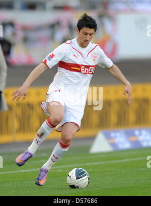 Stuttgart, Ciprian Marica controlla la palla durante il match della Bundesliga VfB Stuttgart vs Bayer 04 Leverkusen a Mercedes Benz Arena stadium di Stoccarda, Germania, 17 aprile 2010. Stoccarda ha vinto la partita con 2-1. Foto: Bernd Weissbrod Foto Stock