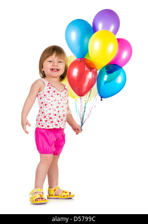 Poco ragazza sorridente con palloncini su sfondo bianco Foto Stock