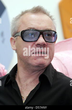 Artista britannico Damien Hirst raffigurata nell'anca di Vension galleria a Berlino, Germania, 30 aprile 2010. La mostra "Avete mai guardato realmente al Sun?" può essere visitata dal 01 maggio al 14 agosto 2010. Foto: Xamax Foto Stock