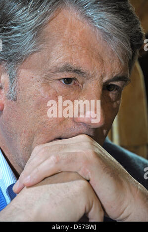Ex presidente ucraino Viktor Yushchenko dà un'intervista a ruggine, Germania, 04 maggio 2010. Foto: Patrick Seeger Foto Stock