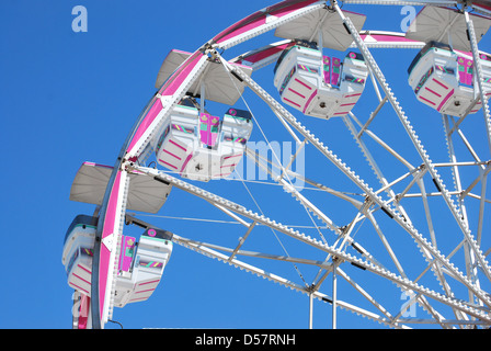 Amusement Ride nel parcheggio a Valley View Mall. Il centro commerciale Galleria Mall è un isolato ad ovest della Valle Vista. Foto Stock