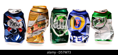 Crumpled lattine di birra Foto Stock