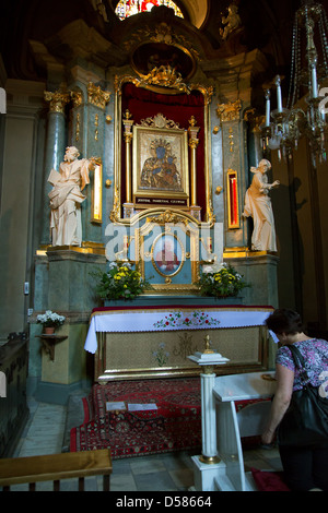 Lviv, Ucraina, altare con l immagine di una Madonna Nera nella Marienkirche Foto Stock