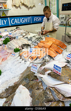 Carni pesci catturati nel mercato, St Helier, Jersey, Isole del Canale, REGNO UNITO Foto Stock