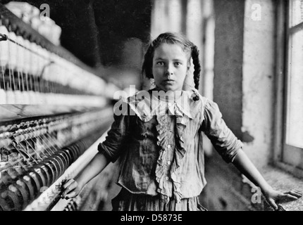 Il lavoro minorile, dieci anni di vecchio ragazzo pulizia vetri auto in  corrispondenza di una intersezione, Santa Cruz, Bolivia, Sud America Foto  stock - Alamy