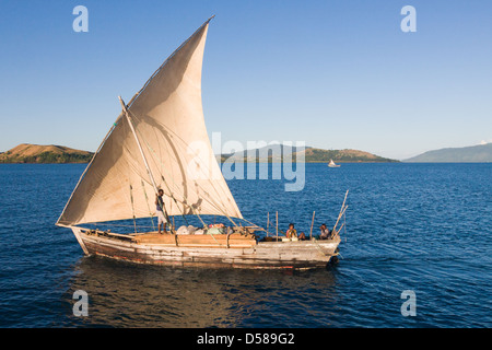 Barche a vela tradizionali vicino a Nosy Be Island in Madagascar settentrionale, il 26 giugno 2008 Foto Stock