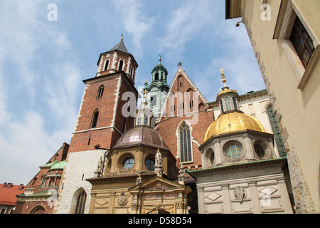 Cattedrale di Wawel è una chiesa cattolica romana situata sul colle di Wawel a Cracovia, Polonia. Foto Stock