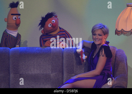 Helene Fischer con Ernie e Bert performing live a 'Die Helene Fischer Show - Ein traumhafter Abend mit vielen stelle' a Foto Stock