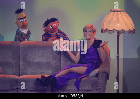 Helene Fischer mit Ernie und Bert performing live a 'Die Helene Fischer Show - Ein traumhafter Abend mit vielen stelle' a Foto Stock