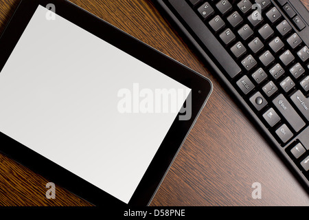 Toccare tablet e tastiera del computer sul tavolo per ufficio Foto Stock