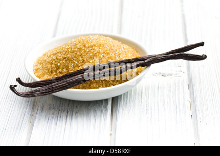 I baccelli di vaniglia e lo zucchero di canna Foto Stock