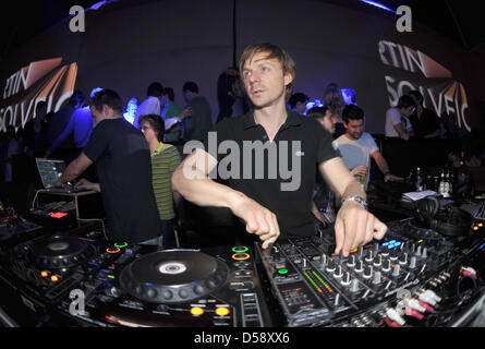 Casa francese-DJ Martin Solveig esegue nella discoteca celebrità P1 a Monaco di Baviera, Germania, il 28 maggio 2010. Foto: Felix Hoerhager Foto Stock