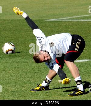 Portiere tedesco Manuel Neuer durante una sessione di allenamento della nazionale tedesca di calcio in Super Stadium di Atteridgeville vicino a Pretoria, 16 giugno 2010. Foto: Bernd Weißbrod dpa - +++(c) dpa - Bildfunk+++ Foto Stock